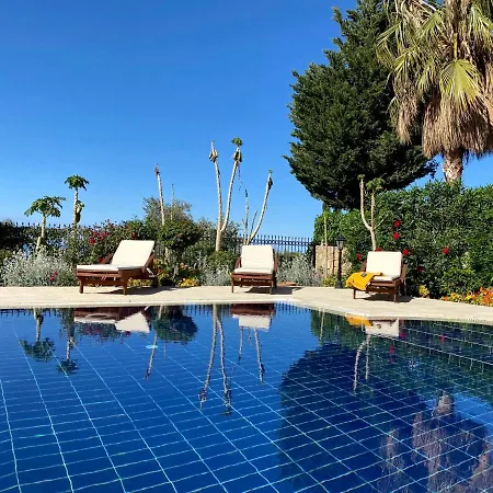 4 Bedroom Deluxe Villa With Mountain And Sea View Kyrenia  Exterior photo
