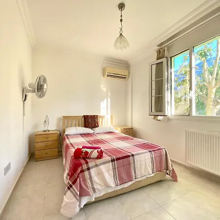 4 Bedroom Deluxe Villa With Mountain And Sea View Kyrenia  Exterior photo