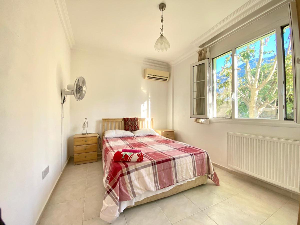 4 Bedroom Deluxe With Mountain And Sea View Вилла Кирения